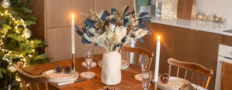 Ambiance hivernale dans un appartement toulousain avec plaid, tasse de thé et lumière douce